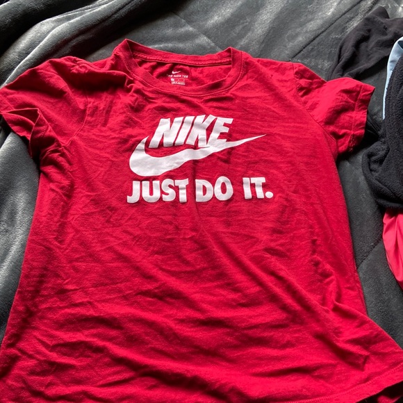 a nike tee size medium - Picture 1 of 2